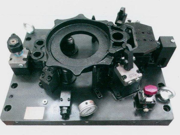 製(zhi)動器(qi)底闆(ban)液(ye)壓裌具(ju)
